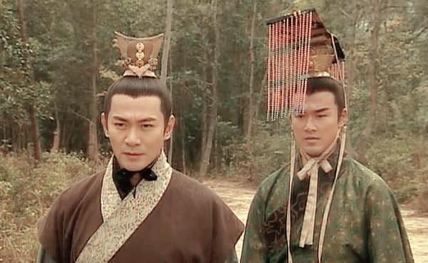 街拍|乘电车租村屋的江华，拒演影版《寻秦记》，59岁复出拍戏或因发哥