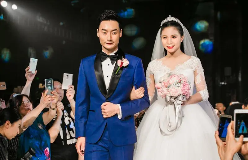 InsDaily|“奥运CP”当众求婚：一边拿金牌，一边撒狗粮…..