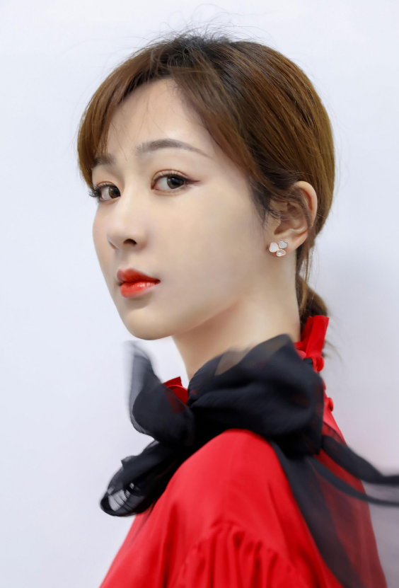 杨紫|欢瑞旗下5朵金花为何都火不过杨紫，女演员自己的态度很重要！