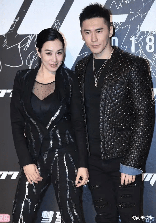 连衣裙|钟丽缇尺度真放得开,半透钉珠连衣裙配高马尾,大婶年纪美出圈了