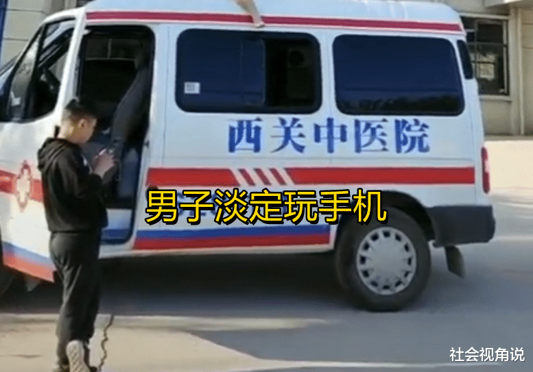 社會視角說 河南一女子坐救護車上自拍，身后就是醫院大樓，院方回應了