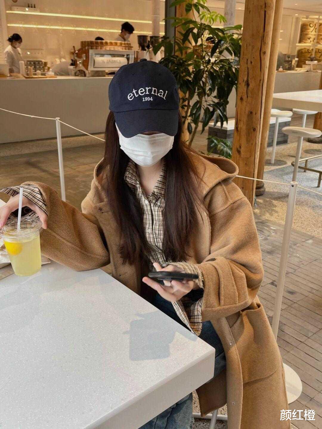 颜红橙 冬天大衣还得穿驼色，经典百搭又显气质，普通女生也能驾驭