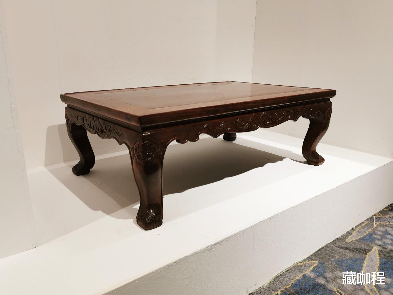 |颜色深、油性足,清黄花梨炕桌57.5万成交