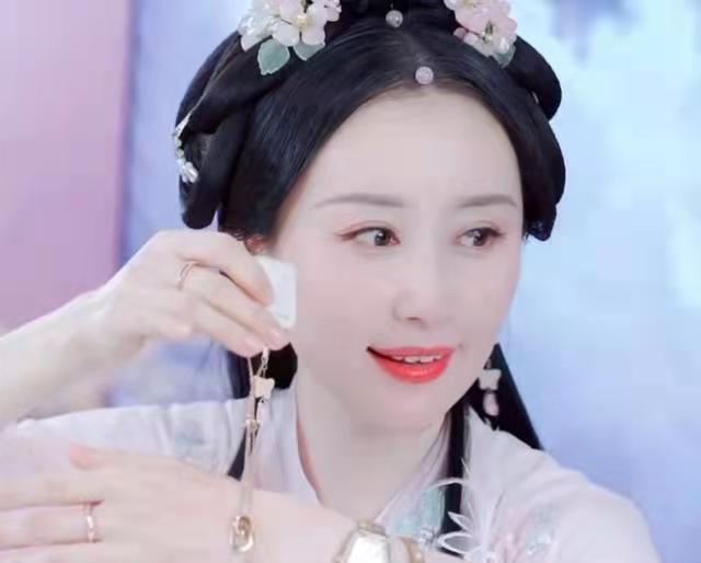 黄奕|6位内地女星现状：马苏吃路边摊，李菁菁患癌，黄奕只能演配角