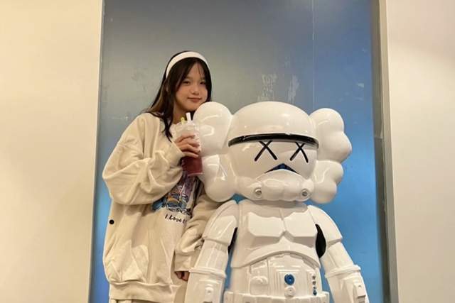 钟丽缇|钟丽缇二女儿张思捷已百万粉丝！颜值逆袭如夜雨后清荷，不输考拉