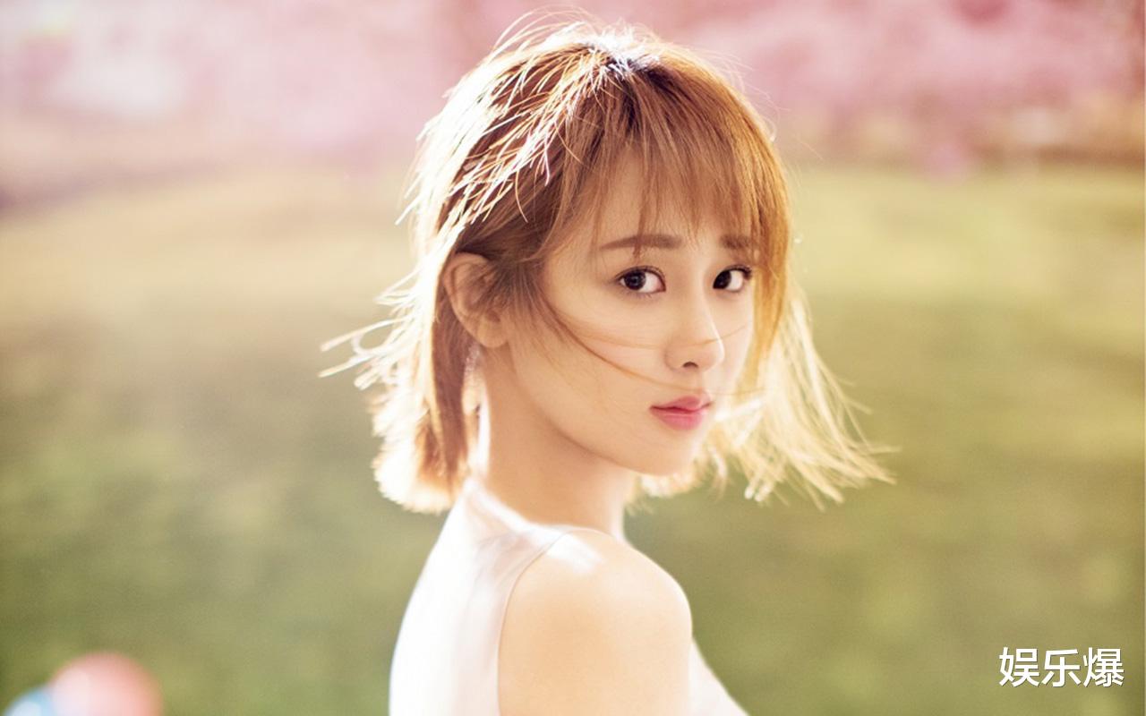 杨紫|杨紫新综艺路透曝光，仙女风和民国风任意切换，却意外撞衫娜扎