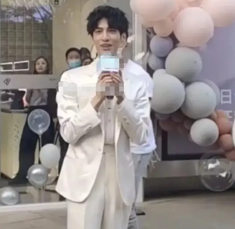 洗面奶|男明星终于也有身材焦虑了！不能瘦不能壮，王一博刘昊然都被吐槽