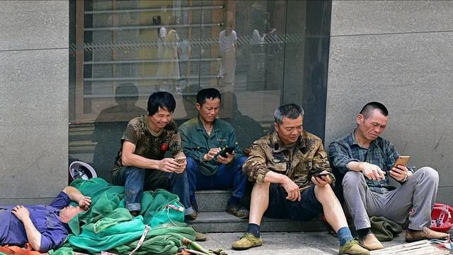 墨羽青春穿搭札记|拒绝农民工用餐，引起网友热议，这件事究竟是怎么回事？