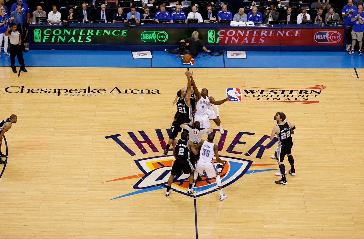 伊巴卡|場均4+3！一針封閉啊，直接跌落神壇，31歲混中產(chǎn)，32歲無球打