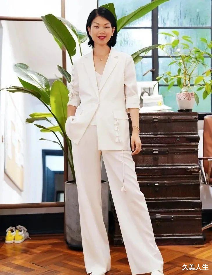 久美人生|初代超模吕燕的ootd，不比职场剧耐看？