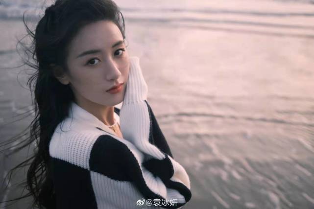 袁冰妍|袁冰妍海边氛围感大片,听海的声音