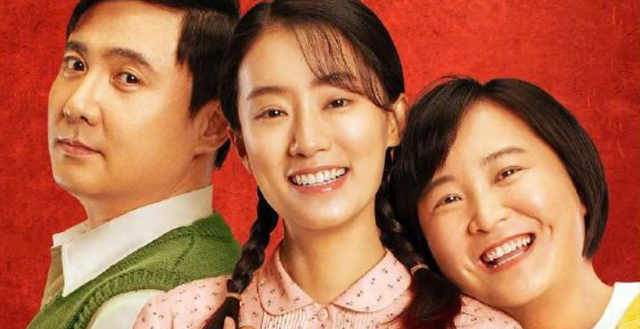 李焕英|《李焕英》中的张小斐爆红早有预兆?看杨幂的同学聚会她坐哪