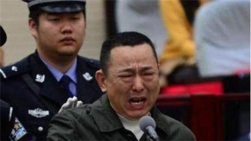 温故淮史 中国第一位被注射死刑的富豪，曾主动捐出495亿，临死前喊出7字
