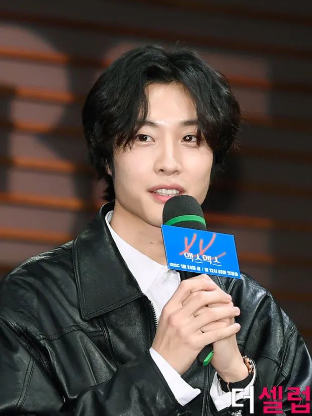 iu|出演IUstrawberry moon的男主跟《机医》里的医生居然是同一人！