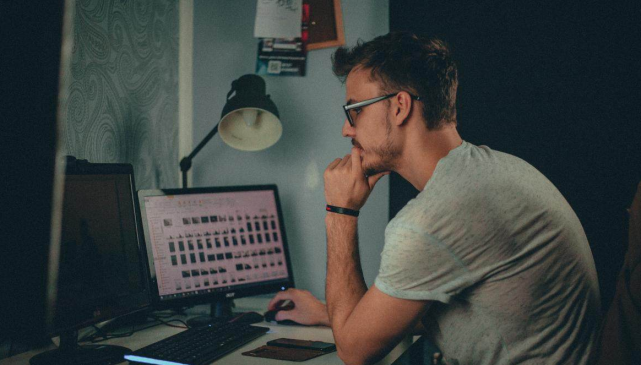 聚餐|参加公司聚餐，年轻人有三种情商低的表现，会被领导认为不懂规矩