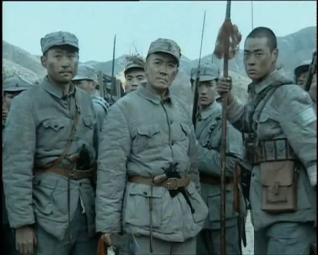 亮剑|亮剑：同样是王有胜守仓库，旧版得意洋洋，新版表情呆楞