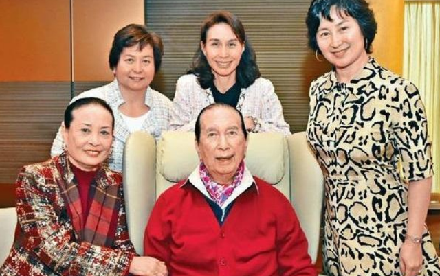 何超盈|何超盈成功逆袭，为娃直接减掉半个自己，照片对比差别太大