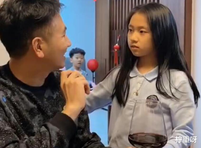 柠重呀|林生斌多次晒与一小男孩合影,被疑是洗剪吹儿子,真实身份疑曝光