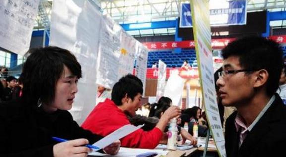 医生|受欢迎女婿职业排行榜出来了，公务员竟不是第一，榜首让父母踏实