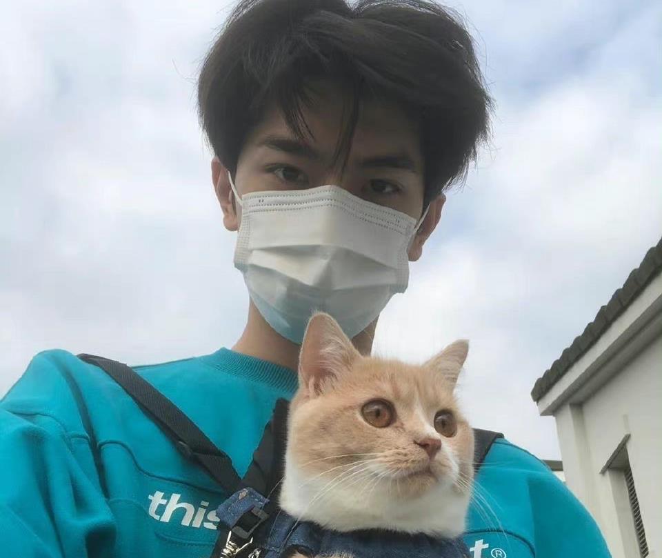 美食|随便一张自拍都百万点赞的男孩，为什么就是不火？