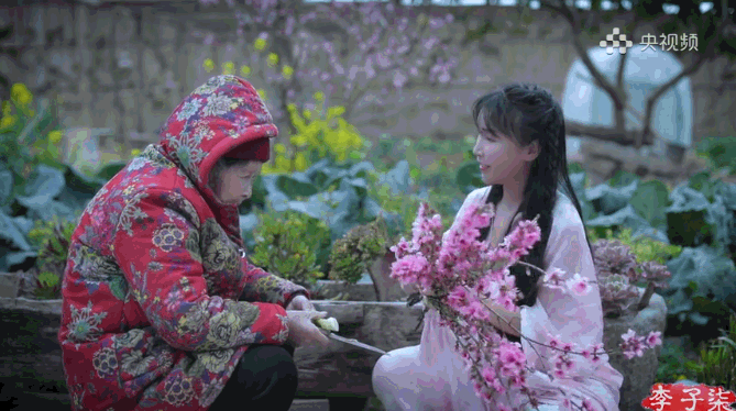 李子柒|消失几个月，李子柒谈原生家庭，让照亮我的光温暖更多人