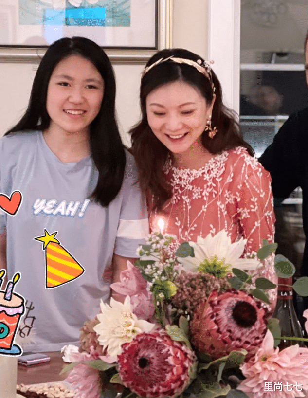 张艺谋|张艺谋长子也进圈了！拍广告大片范儿超足，长脸却暴露致命缺陷