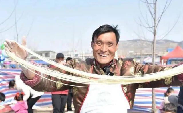 蔓語悠悠 背后有高人指点？拉面哥单方面解约后，被曝已注资300万开公司