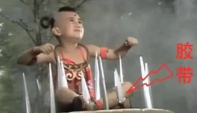 穿帮镜头|骗了咱们多少年的穿帮镜头，戴着面具接吻我忍了，易烊千玺我忍不了了！