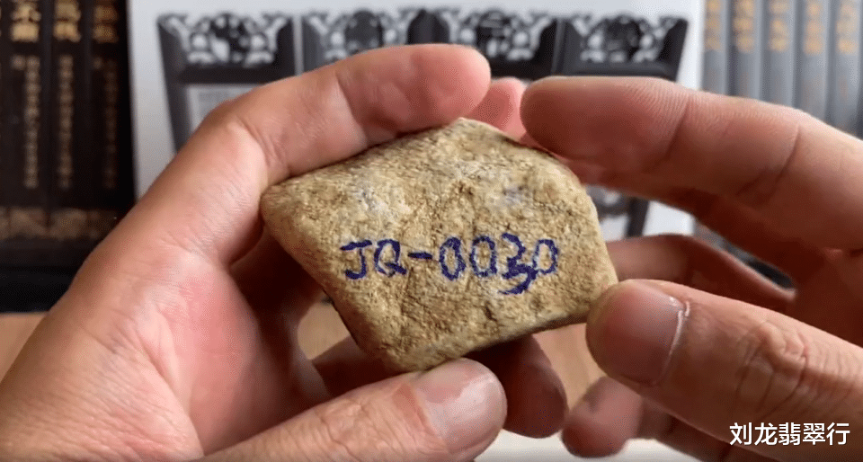 雕刻|玉石记：5000宾馆淘到的玉料，霸气手把件香不香？
