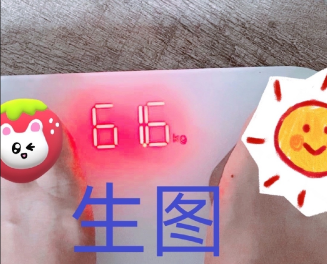 麦迪娜·买买提|麦迪娜挺孕肚拍全家福，大肚抢镜身材仍纤瘦，丹尼尔比爸妈颜值还高