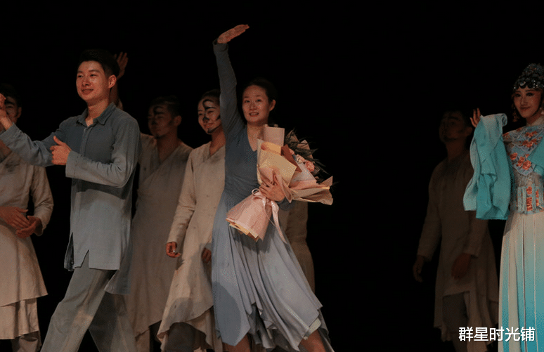 毕畅|还记得演王小蒙的王亚彬吗?离开赵本山十年,她依旧很行