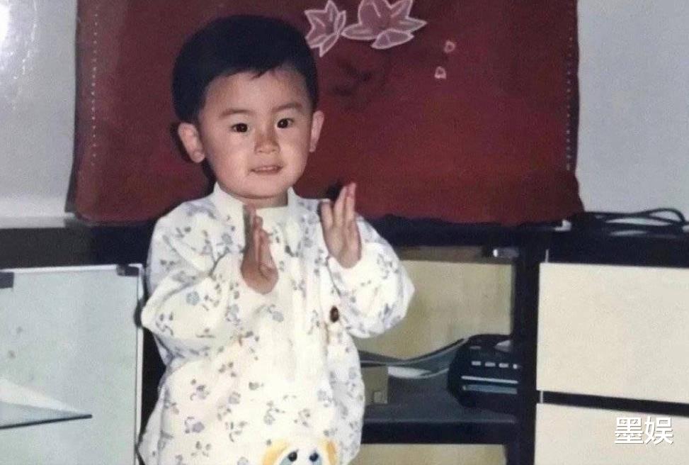 张哲瀚|不是第一眼帅哥，出道十年无人问，张哲瀚怎么突然就红了