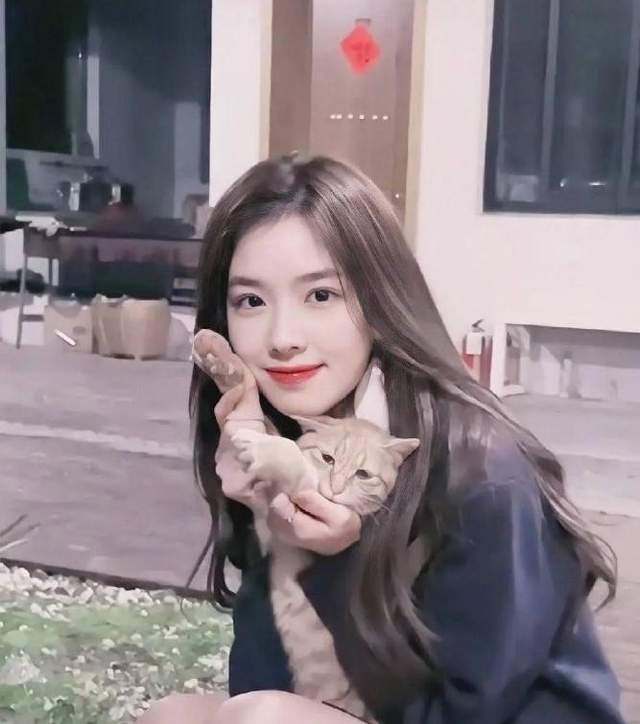 孙一宁|让王思聪当舔狗的孙一宁也没逃过网红见光死，去掉滤镜差点认不出