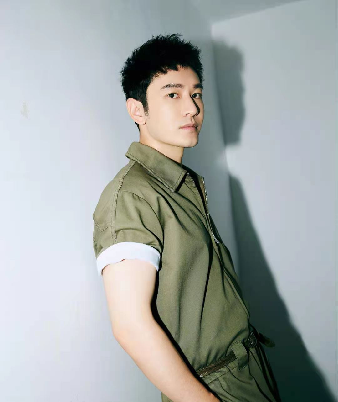 |除夕夜晒美甲，情人节晒独照，杨颖和黄晓明终于不“遮”了？