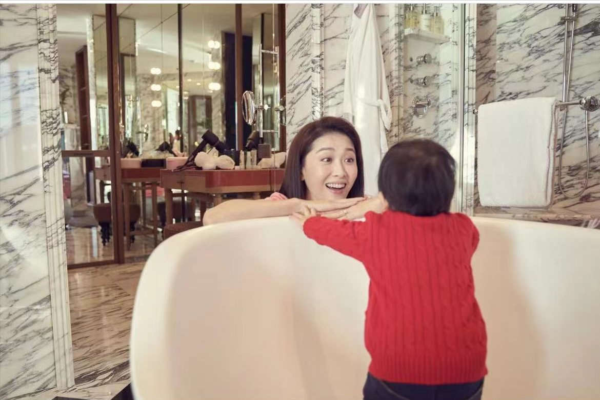 周丽淇|周丽淇甜蜜秀恩爱晒出丈夫所送鲜花，信件曝光傅程鹏对妻子昵称