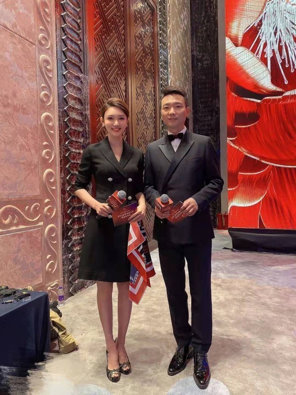 时尚风行派|央视主持新阵容曝光!邹韵有望成新央视一姐,穿西装好霸气稳赢龙洋