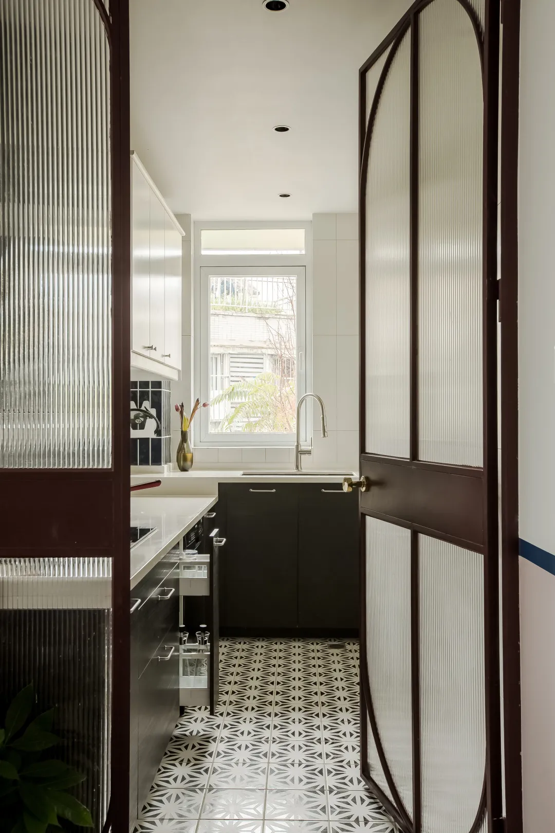 170㎡顶跃复式宅，「勃艮第红+蓝粉」分色，她家不动格局也能优雅又时髦！