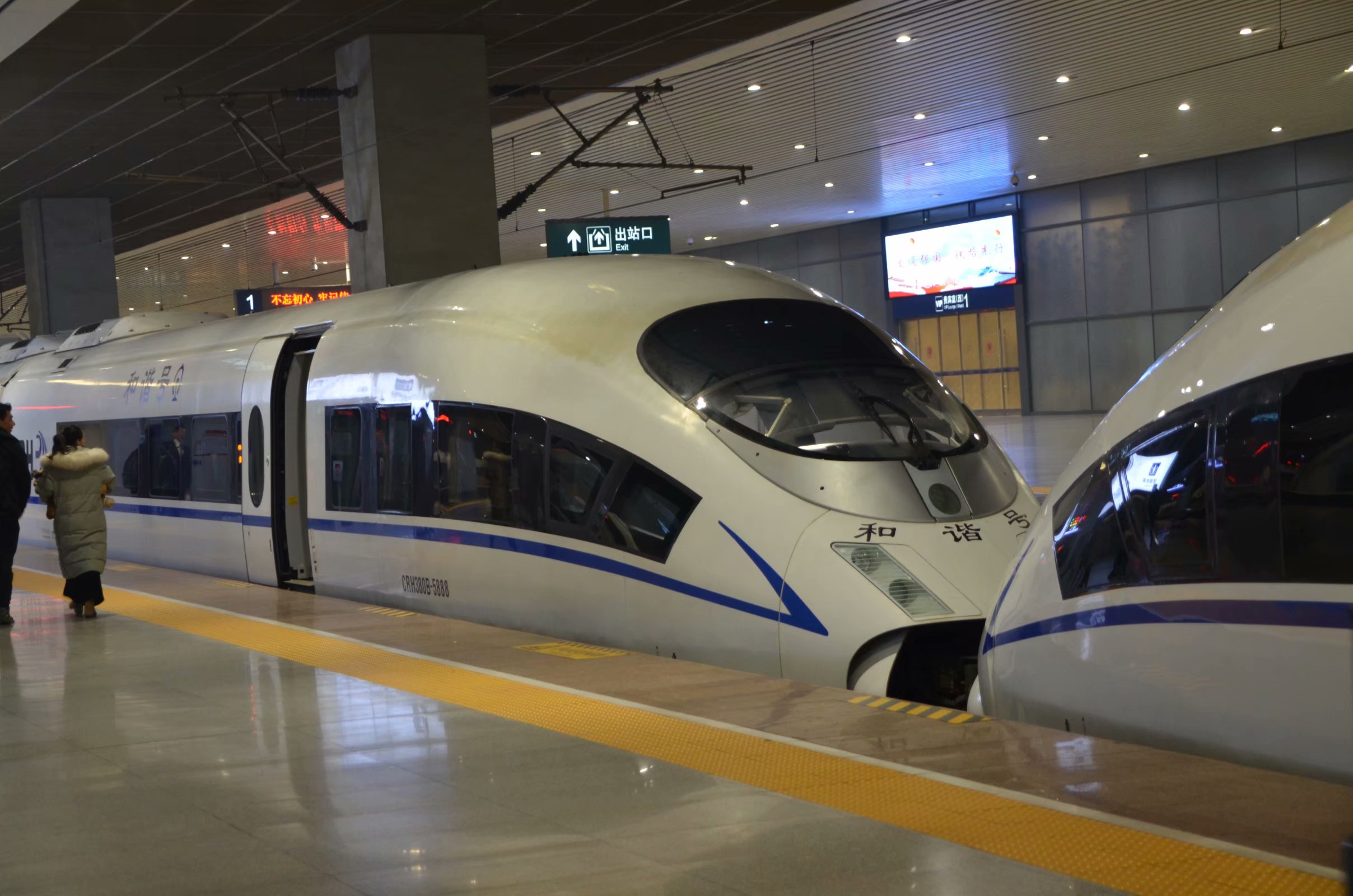 蕤宾有酒 内燃机车真的“过时”需要被淘汰吗？宝刀已老？