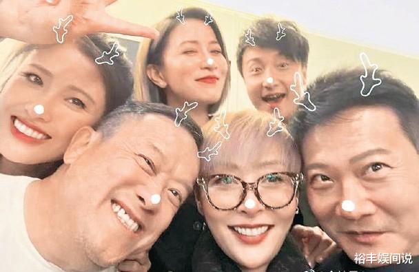 钟嘉欣|恭喜！钟嘉欣获封“民选视后”，接受采访称：拿不拿奖无所谓