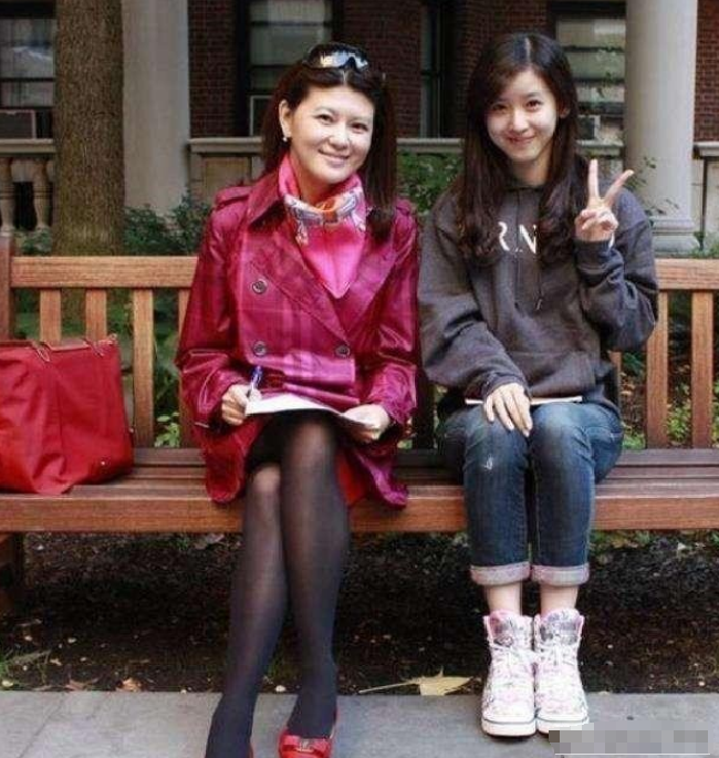 章泽天|比刘强东大5岁的丈母娘长啥样？看了本人照片后，网友表示自闭了