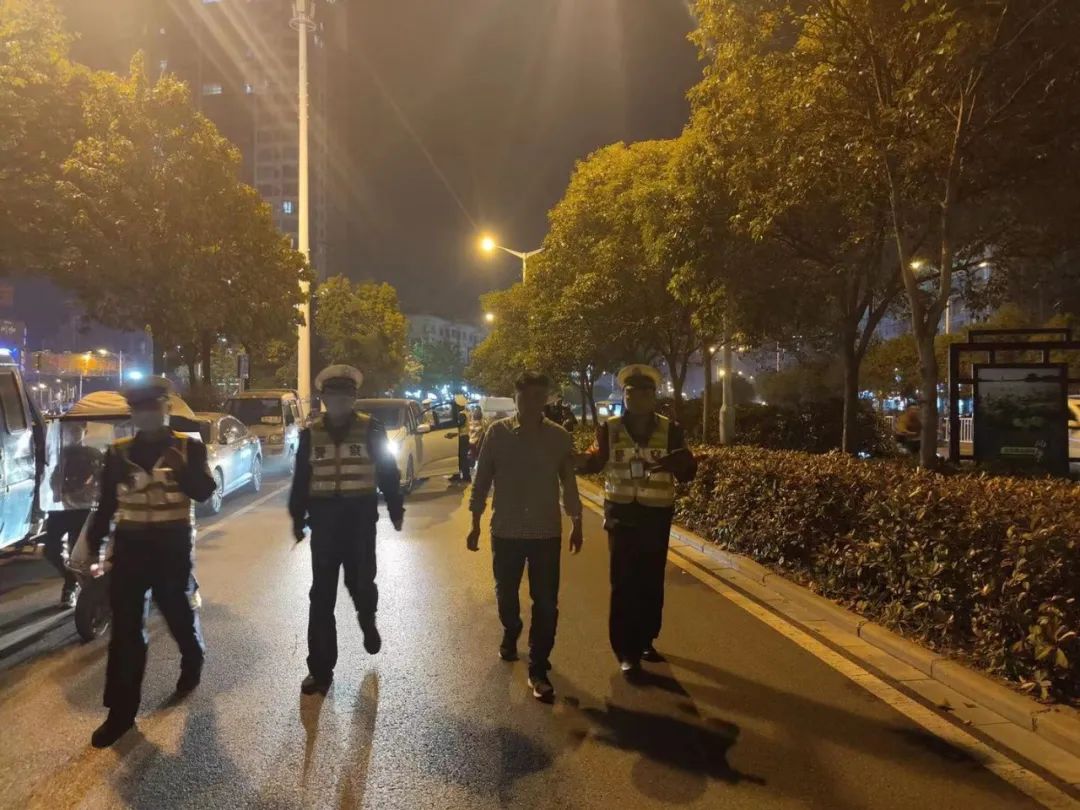 阜阳那些事 刚刚!交警突击夜查!皖KJC769没躲掉