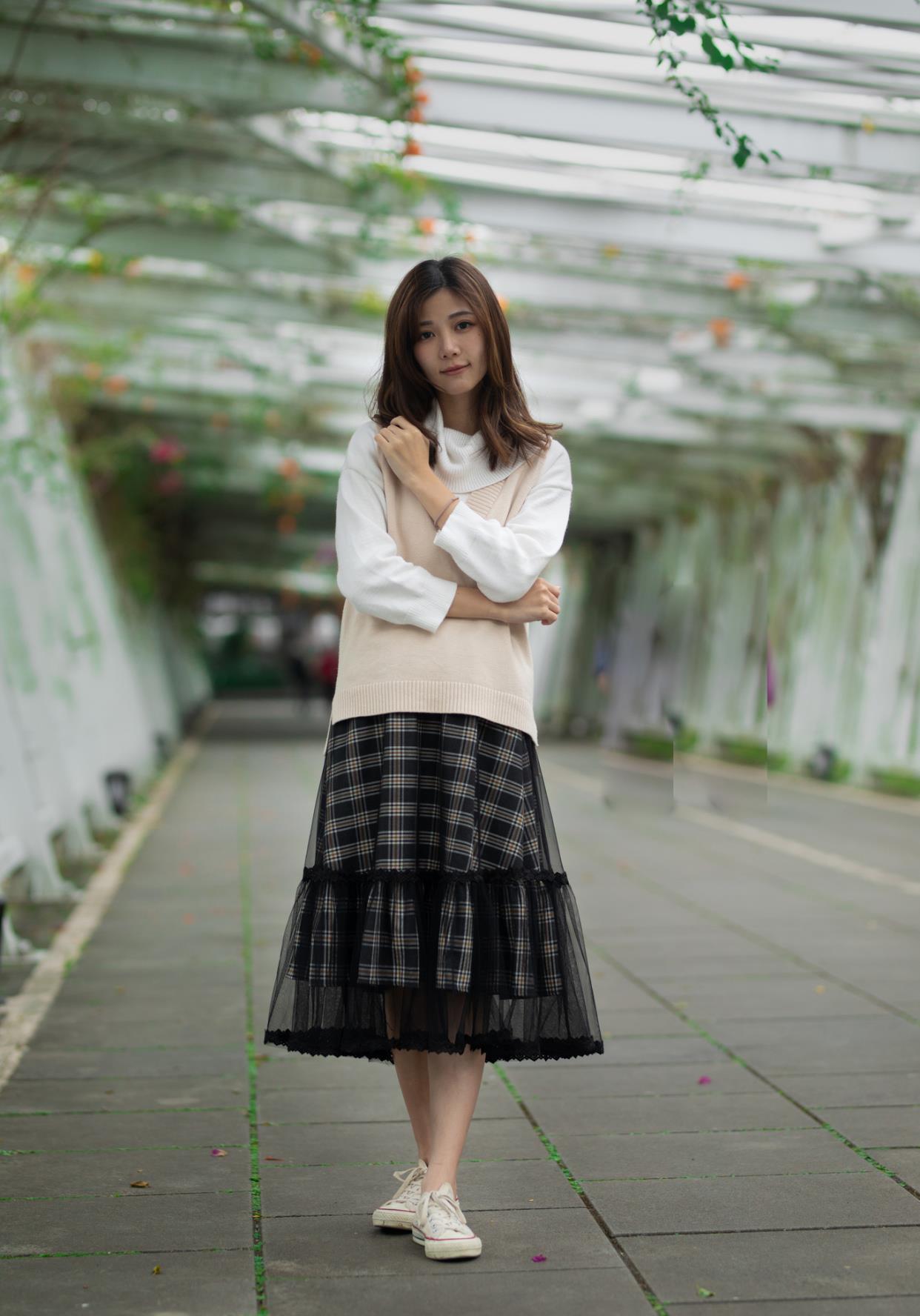 百里守刖 秋日里穿着很是吸睛时尚的小姐姐