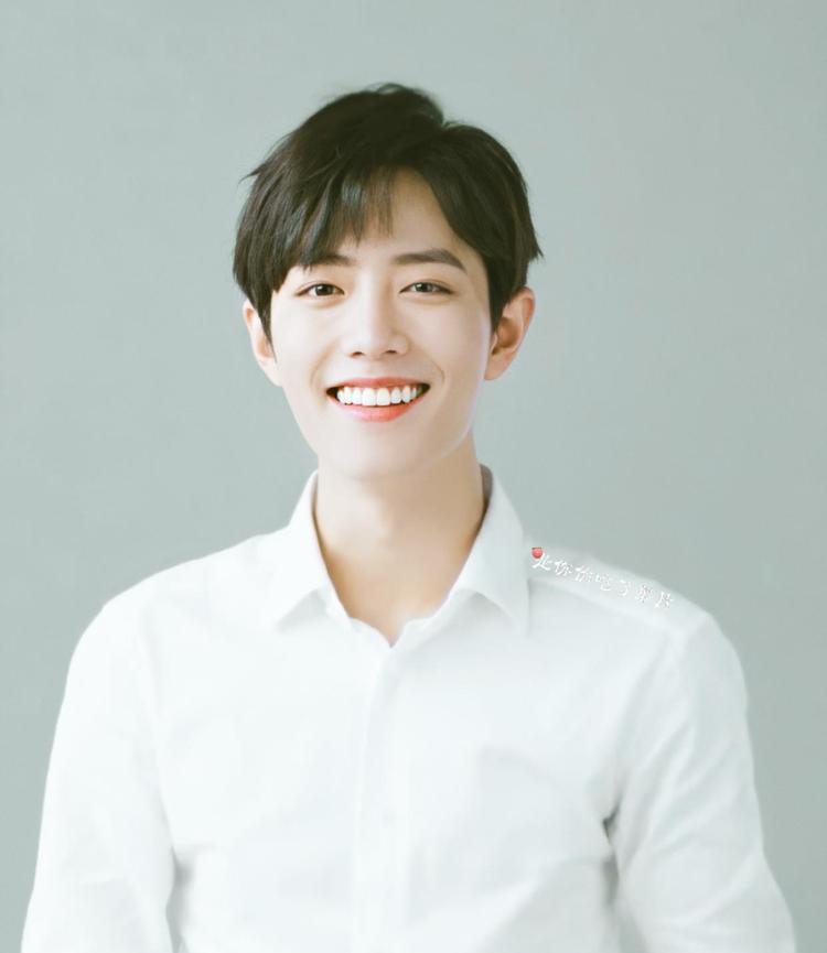 肖战|肖战为自己庆生，除了流量惊人，还会发现他文采飞扬，有王者风范