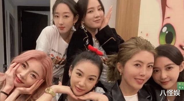 程晓玥|越爱越高调！潘玮柏携妻参加程晓玥圣诞趴 ，宣云戴婚戒秀幸福