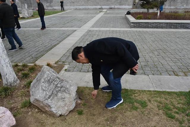 云上南阳 南阳市第四中学开展“学雷锋,争做志愿者”主题活动