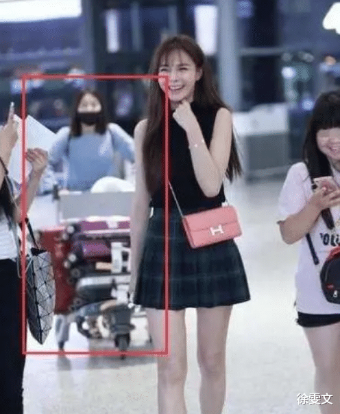 |登录 艺人助理自曝:月薪3000,淋雨给艺人打伞,冬天还要给她手洗内裤