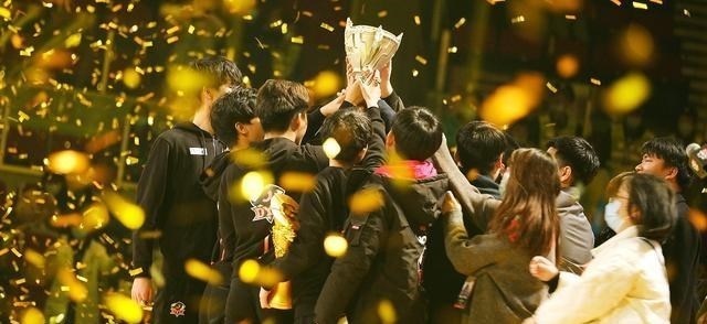 小翔很忙|kpl秋季赛前瞻：S组仍是御三家的天下，B组菜鸡互啄，A组充满可能