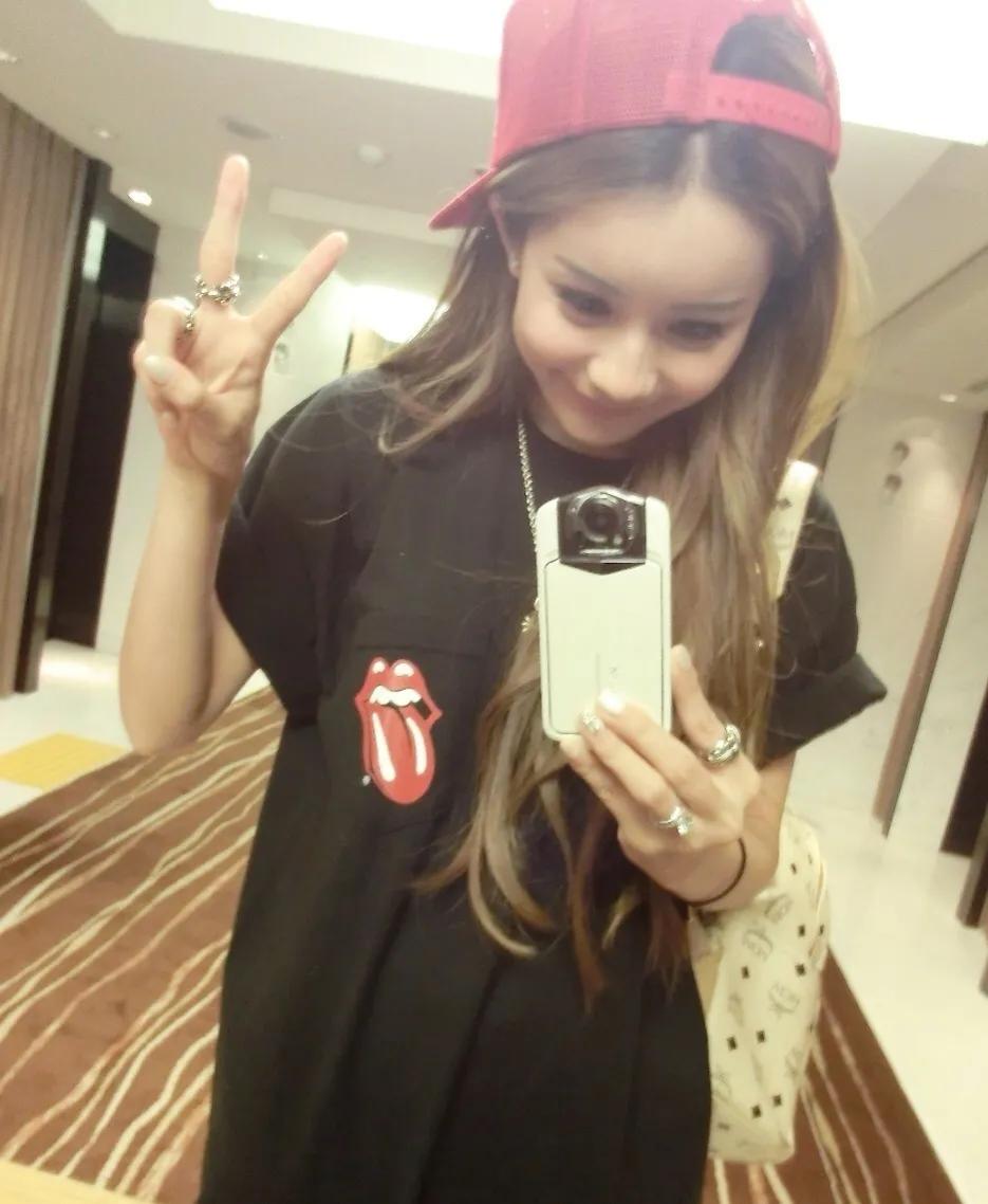 秦奋|“洗头妹”韦雪:2段感情3个娃,成功晋升亿万富婆,她真不简单