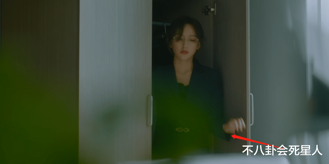 罗云熙|罗云熙新剧离谱！吊悬崖上搂抱，穿高跟鞋开车，剧情侮辱观众智商