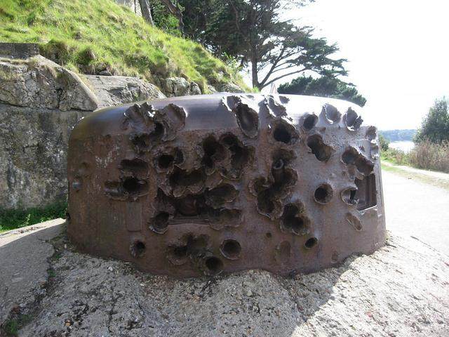 炮弹|看看什么是希特勒的德国工事，被打成马蜂窝却依然健在，不服不行